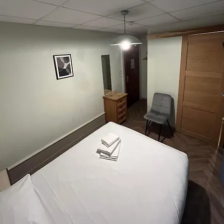 Initial By Balladins, Hotel Restaurant Broisin